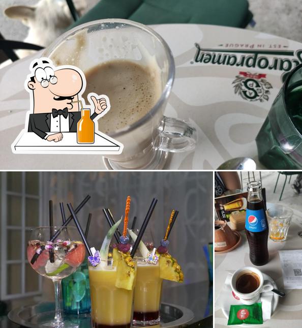 Goditi qualcosa da bere a Cafe Jadore