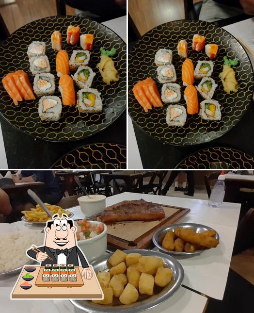 Rolos de sushi são oferecidos por Esquina 2 / Kado Sushi - Picanha e Japonês