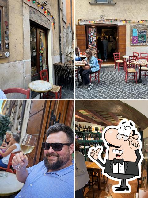 Dai un'occhiata agli interni di Enoteca il Piccolo dal 1980