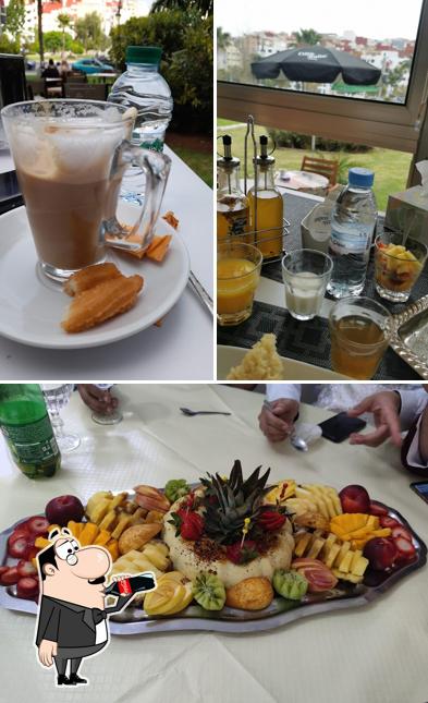 Mira las fotografías que hay de bebida y comida en cafe manarat chamal