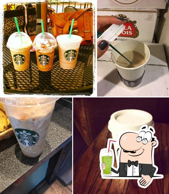 Disfrutra de una bebida en Starbucks