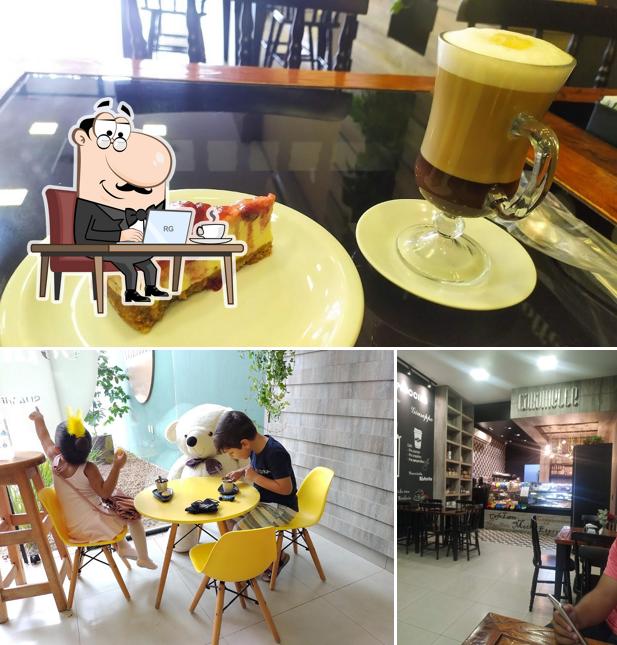 O interior do Caramelle Café e Doceria