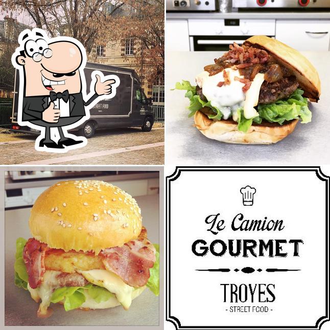 See this picture of Le Camion Gourmet