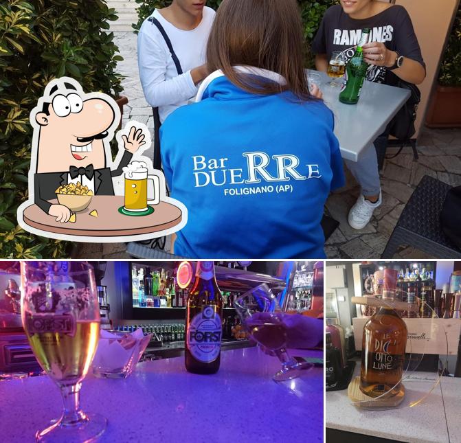 Puoi ordinare un rinfrescante bicchiere di birra chiara o scura