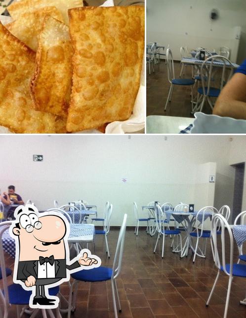 Entre diversos coisas, interior e comida podem ser encontrados a Pastelaria Do China