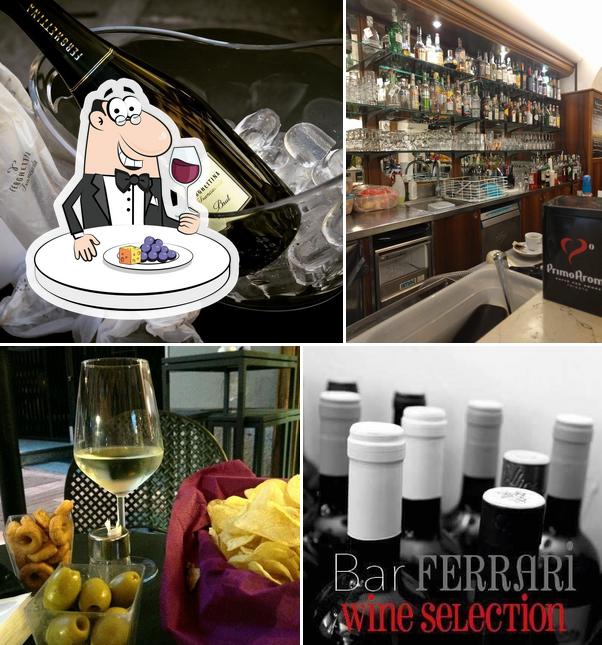 È gradevole godersi un bicchiere di vino a Caffè Ferrari Trieste bar