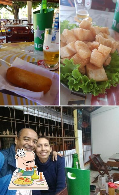 A Bar do Luíz Oliveira se destaca pelo comida e interior