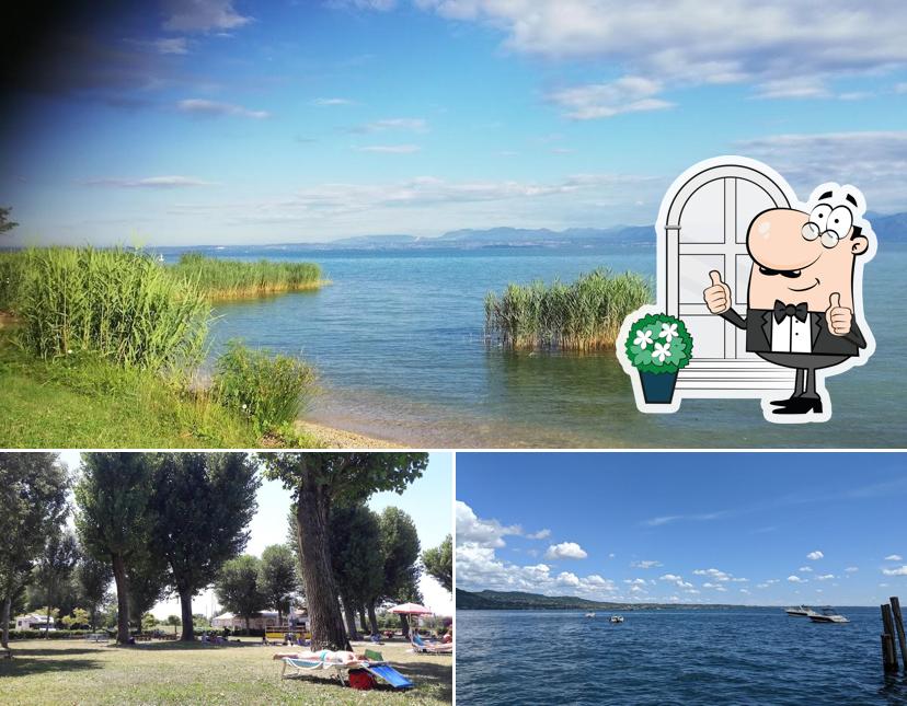 Puoi goderti l'aria fresca da seduto all'esterno di Lido Ronchi