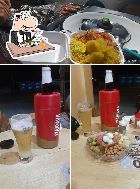 Entre diferentes coisas, comida e cerveja podem ser encontrados a Deck gelado Sorveteria e Conveniência