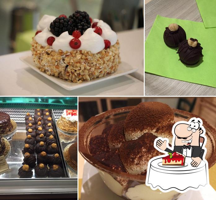 Universo Vegano offers a range of sweet dishes