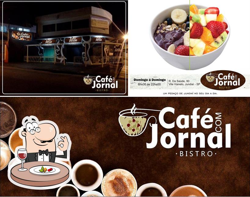 Comida em Café com Jornal • Bistrô •