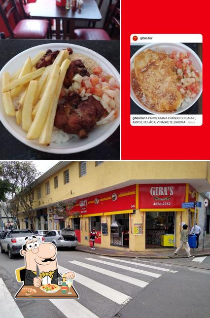 A comida e exterior do restaurante