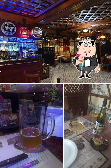 Это снимок, где изображены напитки и барная стойка в Андрей