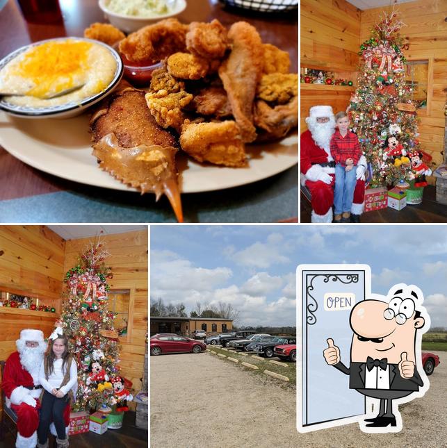Loaves & Fishes Family Restaurant in Tanner Williams Restaurant reviews