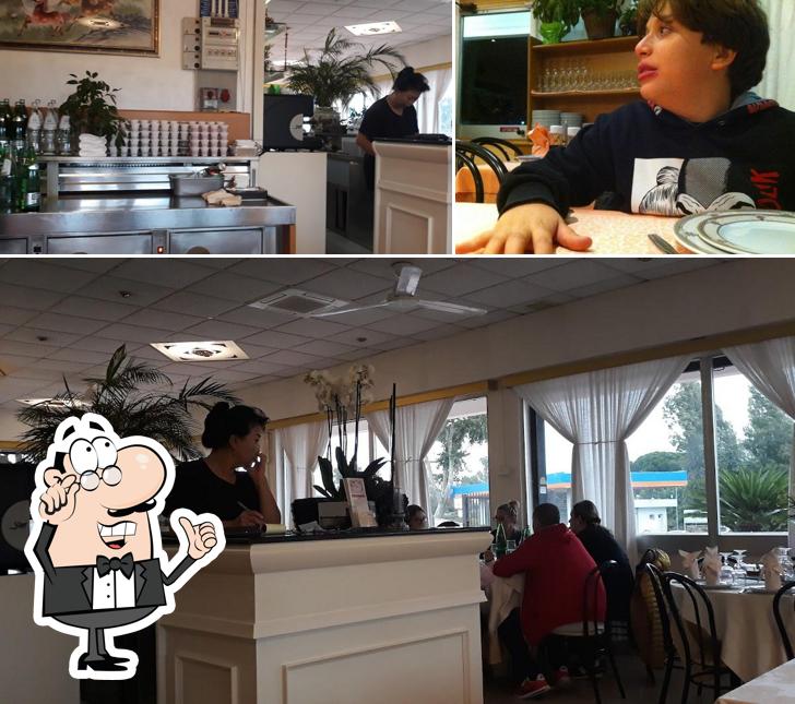 Siediti a un tavolo di Ristorante Cinese Oceano D'Oro