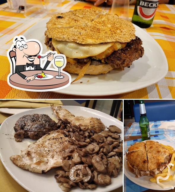 La immagine di cibo e birra da Manukè