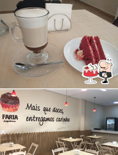 Bolo veludo vermelho em Faria Brigadeiros