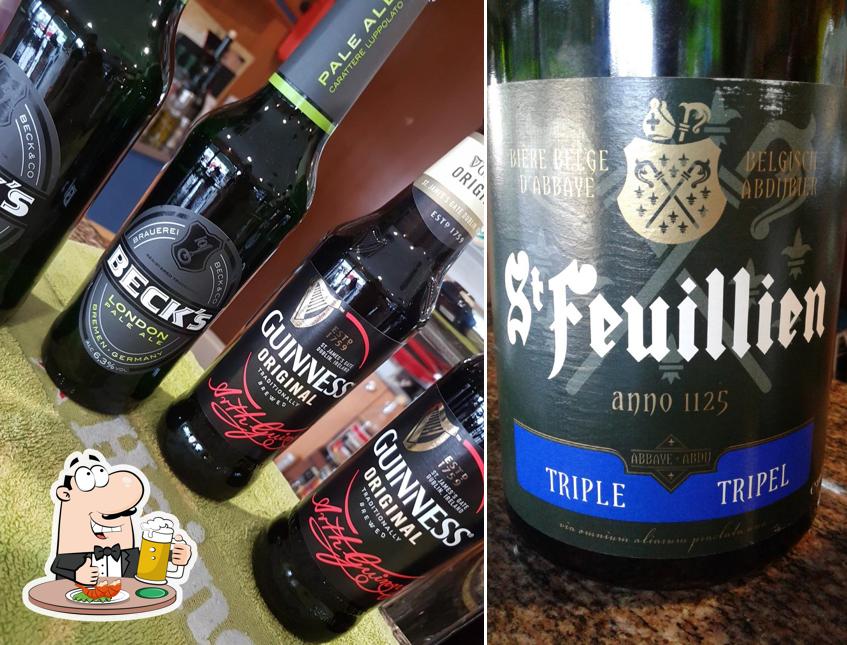 Puoi prenderti un rinfrescante bicchiere di birra chiara o scura