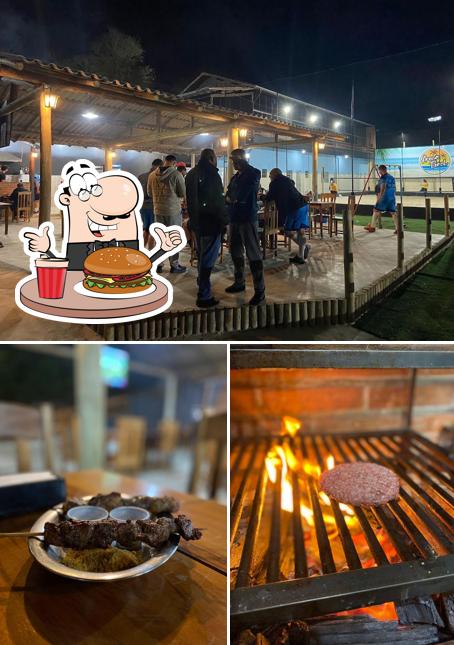 Os hambúrgueres do Arena Grill Cunha - Steak & Soccer irão saciar uma variedade de gostos