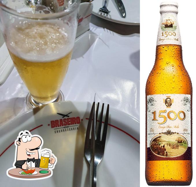 Peça um copo de cerveja leve ou escura