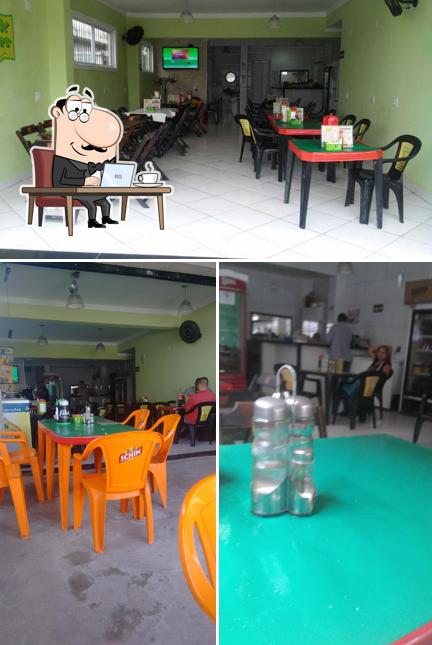 O interior do B.X Lanches