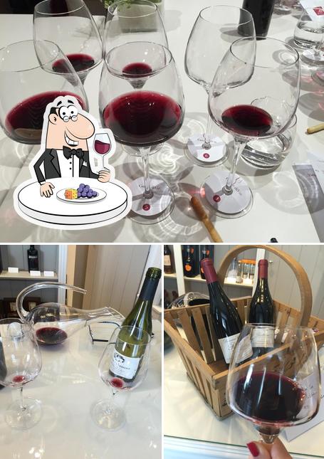 Il est fort sympathique de déguster un verre de vin à Philippe bourtembourg le vin passionnément