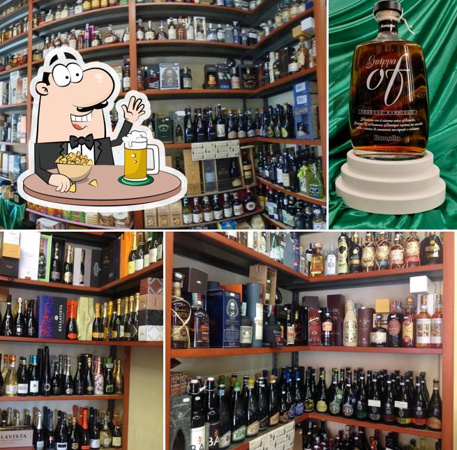 Puoi ordinare un rinfrescante bicchiere di birra chiara o scura