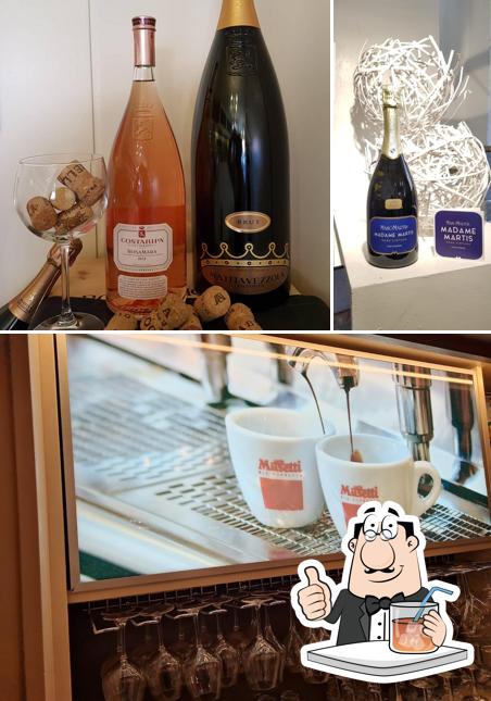 Goditi un drink dal menu