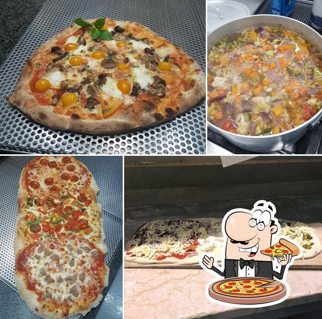 Prenditi una pizza a Pizzeria Ristorante Pino'S 2