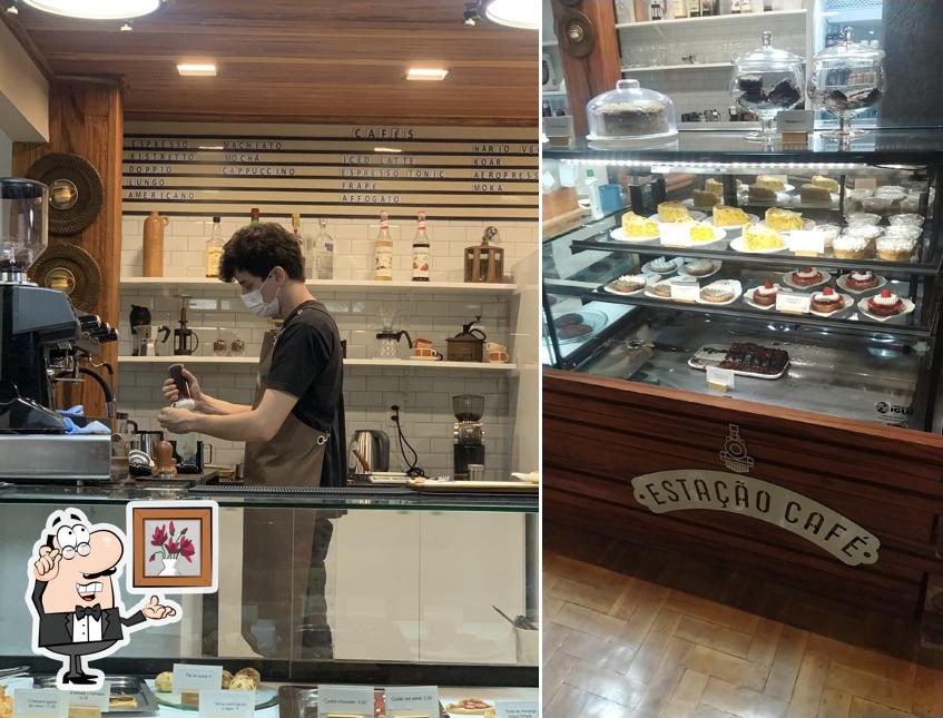 Sente em uma das mesas no Estação Café