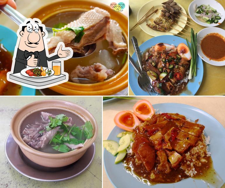 Meals at Khao Moo Daeng Si Morakot