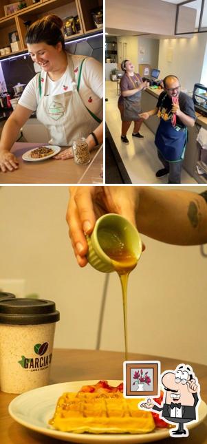 Veja imagens do interior do Garcia's Confeitaria e Cafeteria