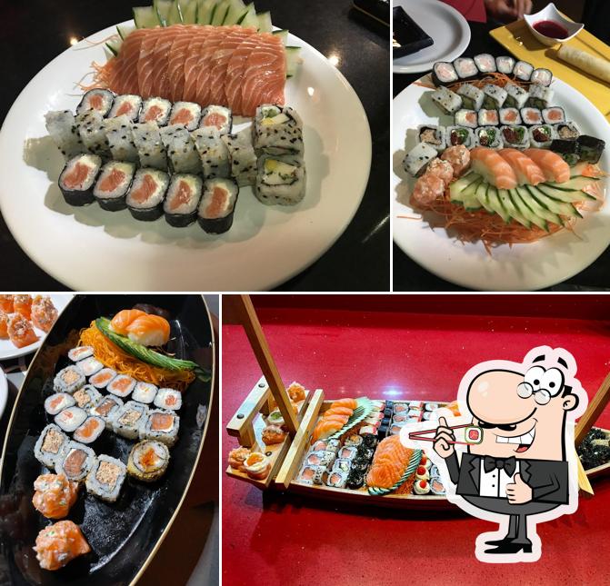 Rolos de sushi são servidos no Haru Joy - Restaurante