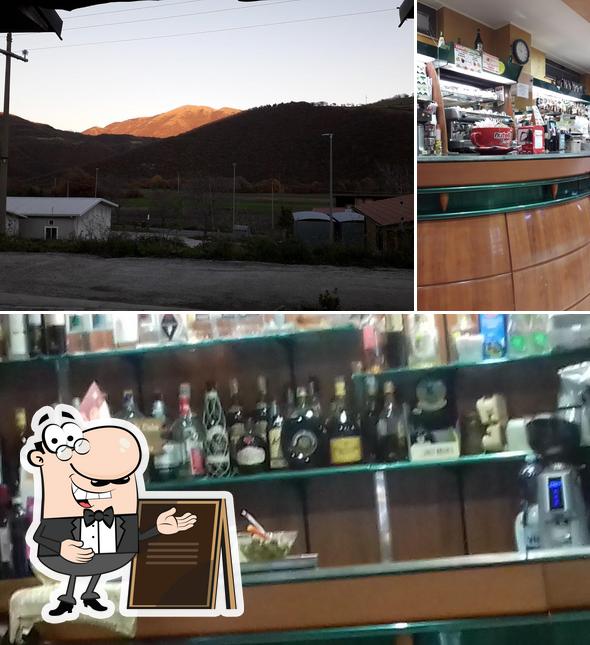 Voici l’image affichant la extérieur et boisson sur Bar Mevania Crisanti Di Maria Teresa