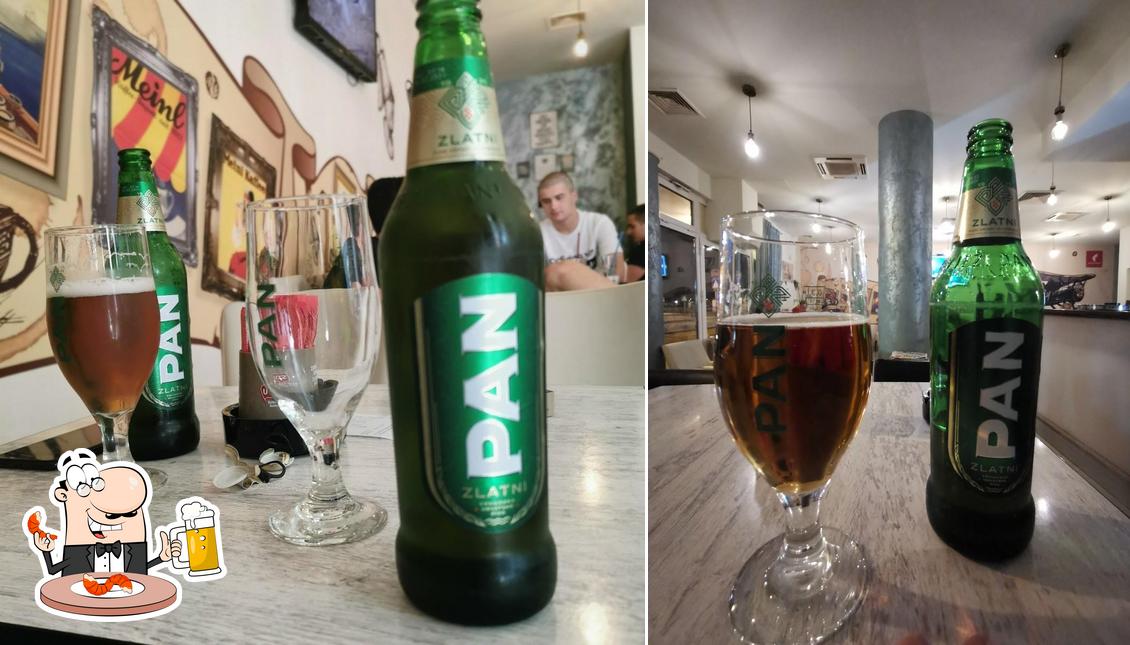 Puoi ordinare un rinfrescante bicchiere di birra chiara o scura