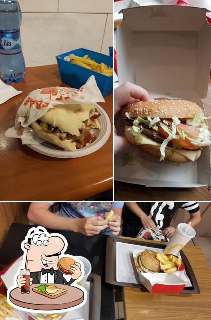 Essayez un hamburger à McDonald's