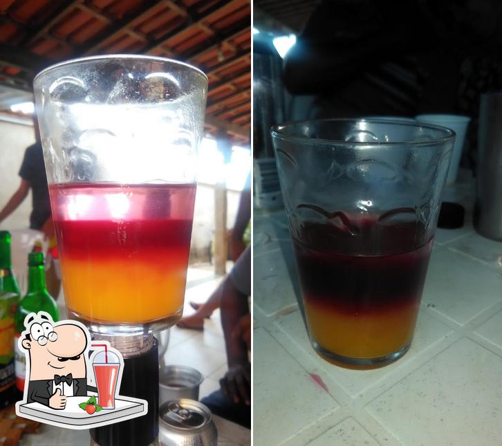Desfrute de um drinque no Bar do Iraci