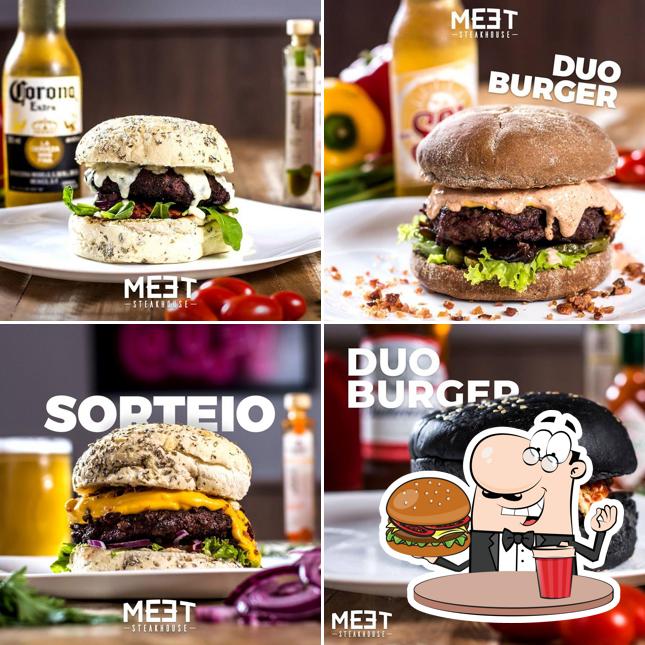 Peça um hambúrguer no Meet Steakhouse