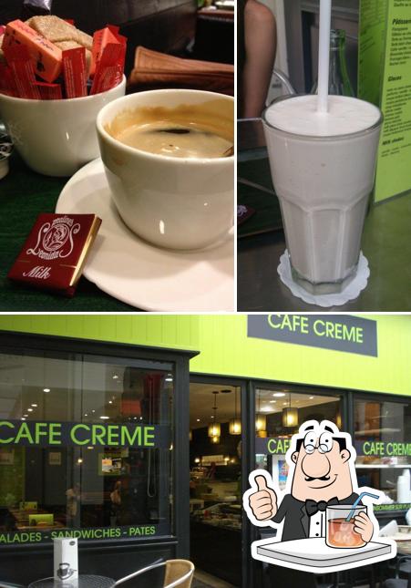 L’image de la boire et intérieur de Café Crème’s