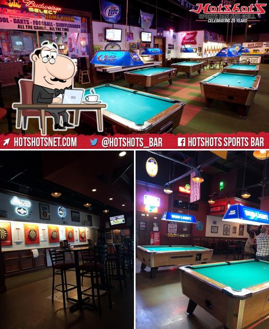 El interior de Hotshots Sports Bar and Grill Arnold, MO