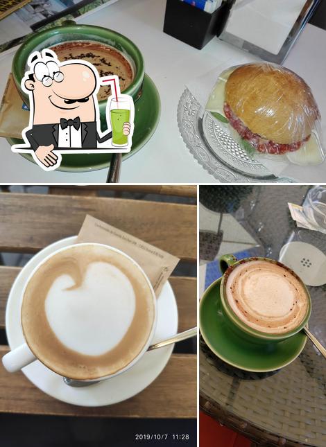 Goditi un drink a Caffè Living Milano