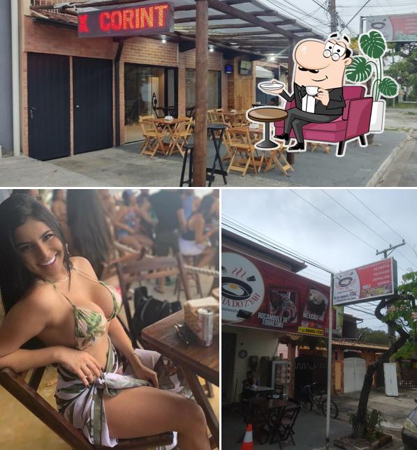 O interior do Taberna da Lily