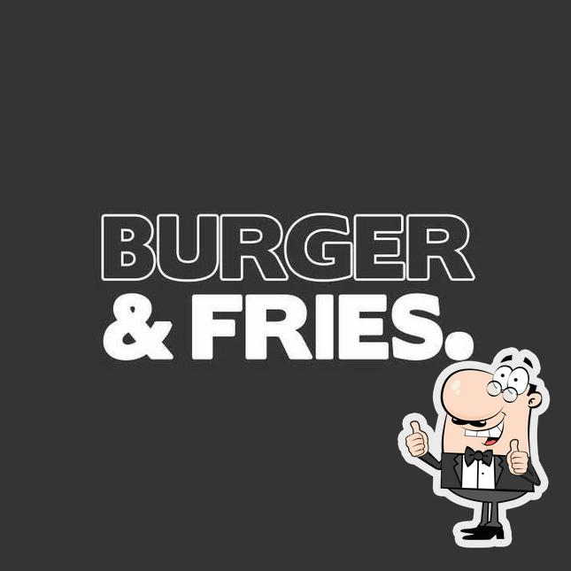 Vea esta foto de Burger & Fries