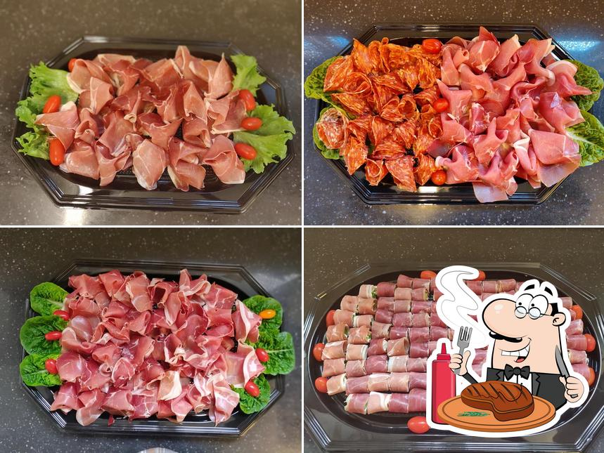 Prenez des plats à base de viande à Panini