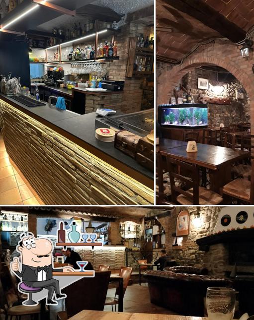 Gli interni di Stone -wine And Beer House-