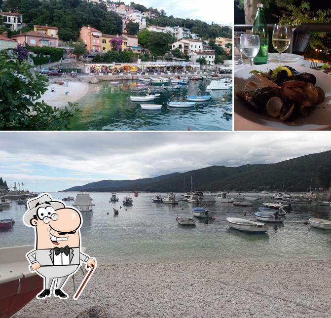 Tra le varie cose da Restaurant Lino si possono trovare la esterno e vino