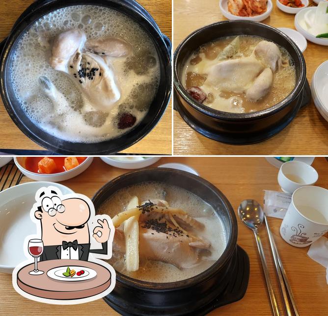 Food at Jiho Hanbang Samgyetang