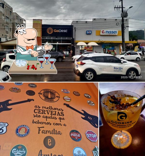 Peça uma drinque alcoólico do menu