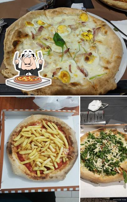Prueba una pizza en Pizzaritro' Piazza Michelangelo Catania