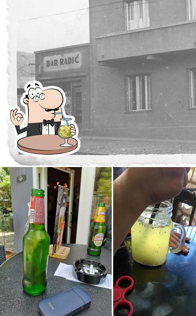 La bevanda e esterno del ristorante